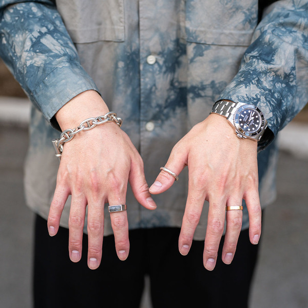 美容師夫婦による定番シャツのモードな着こなし術 | HugMug