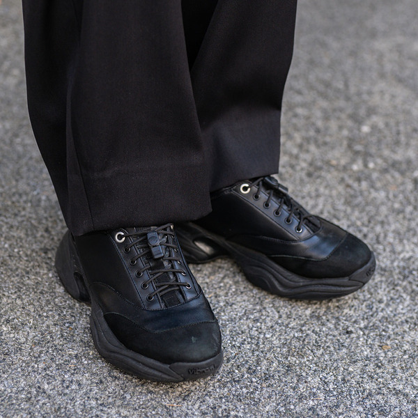 美容師夫婦による定番シャツのモードな着こなし術 | HugMug