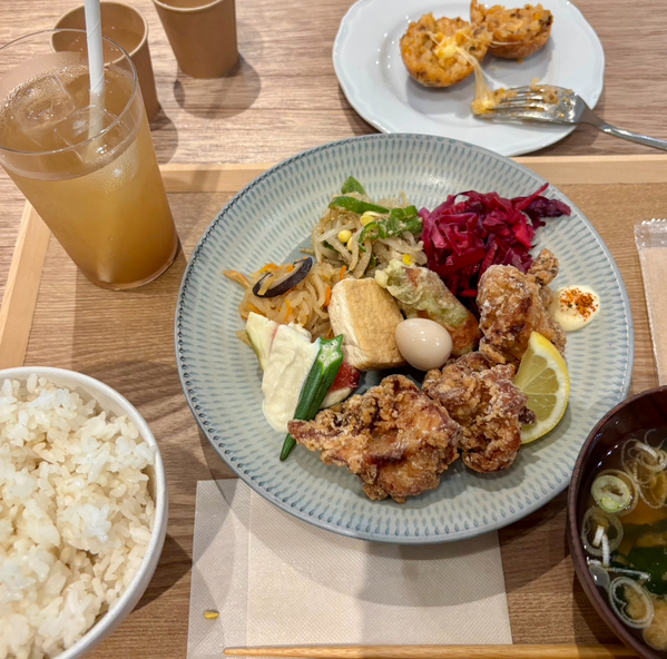 【池尻】廃校がおしゃれな複合施設に！「HOME/WORK VILLAGE」＆ミニSLに乗れる親子一日満喫プラン | HugMug