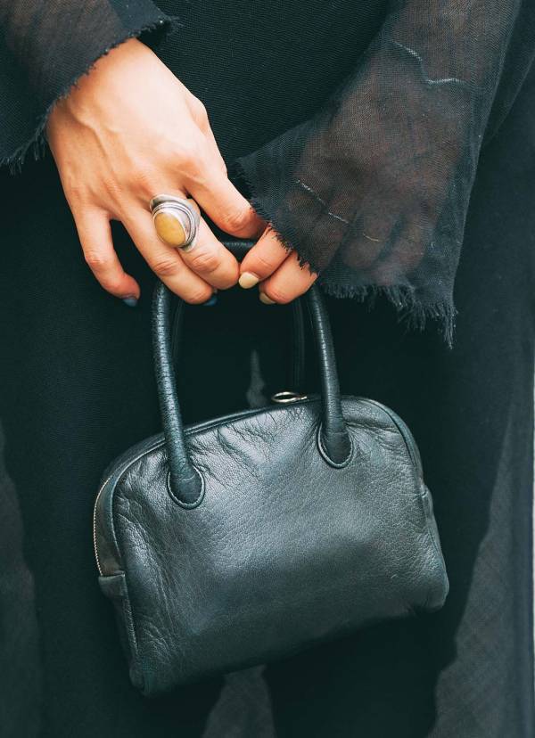 着回し力抜群なベストアウターがつかえる！ 秋のキレイめカジュアルコーデ | HugMug