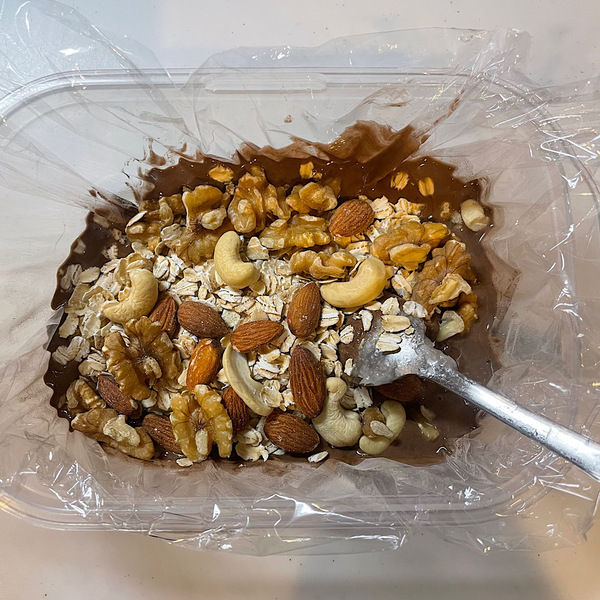 材料は2つだけ!?「簡単手作りプロテインバーレシピ」罪悪感ゼロ＆間食にピッタリ！ | HugMug