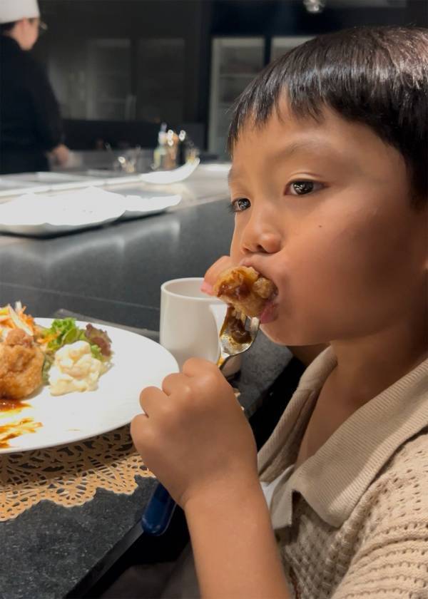 「隈研吾デザイン・宮崎シティホテル宿泊レポ」武智志穂の沖縄でのんびり双子育児 Vol.62 | HugMug