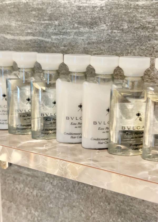 「隈研吾デザイン・宮崎シティホテル宿泊レポ」武智志穂の沖縄でのんびり双子育児 Vol.62 | HugMug