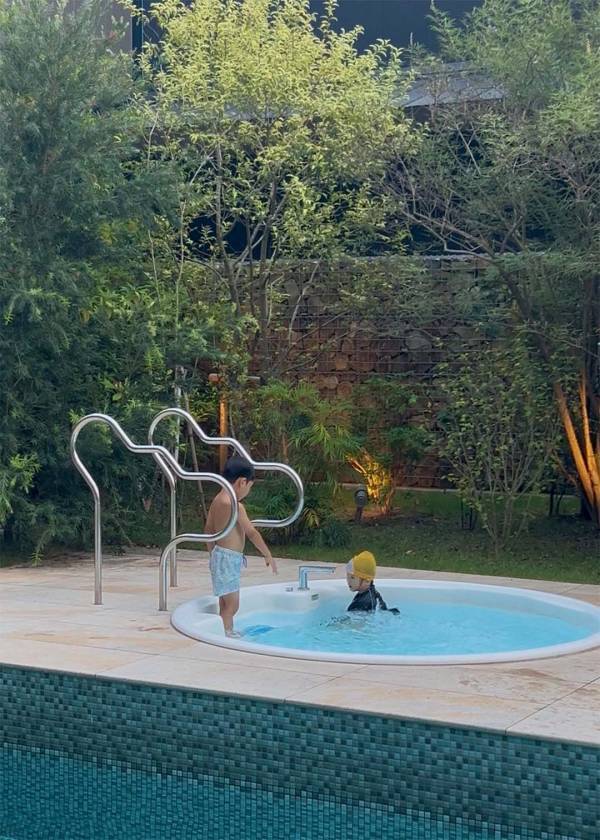 「隈研吾デザイン・宮崎シティホテル宿泊レポ」武智志穂の沖縄でのんびり双子育児 Vol.62 | HugMug