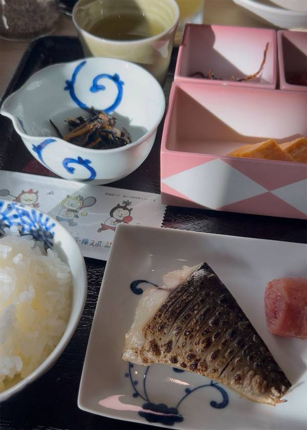 「隈研吾デザイン・宮崎シティホテル宿泊レポ」武智志穂の沖縄でのんびり双子育児 Vol.62 | HugMug