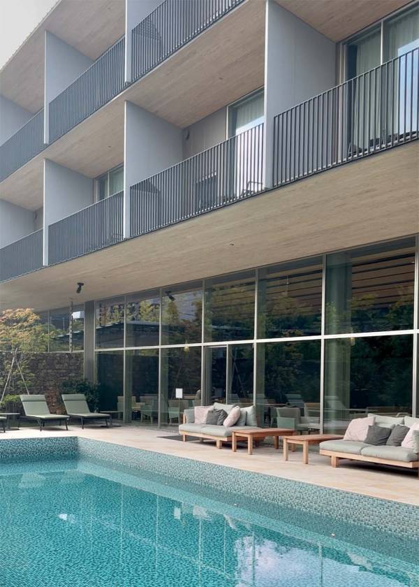 「隈研吾デザイン・宮崎シティホテル宿泊レポ」武智志穂の沖縄でのんびり双子育児 Vol.62 | HugMug