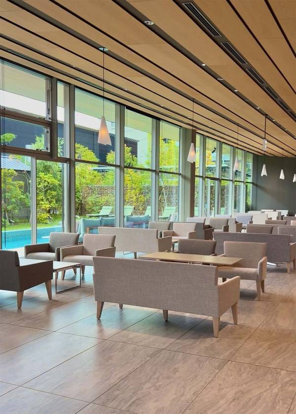 「隈研吾デザイン・宮崎シティホテル宿泊レポ」武智志穂の沖縄でのんびり双子育児 Vol.62 | HugMug