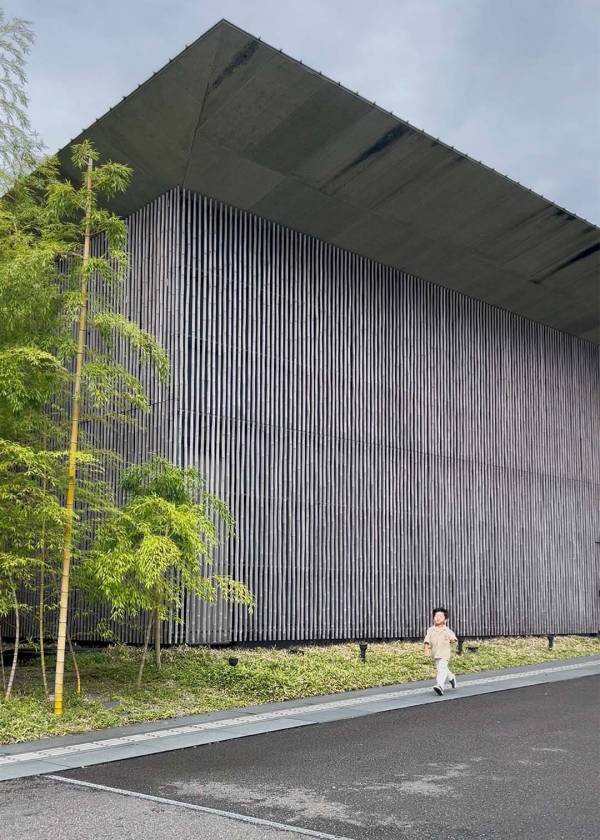 「隈研吾デザイン・宮崎シティホテル宿泊レポ」武智志穂の沖縄でのんびり双子育児 Vol.62 | HugMug