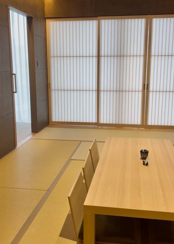 「隈研吾デザイン・宮崎シティホテル宿泊レポ」武智志穂の沖縄でのんびり双子育児 Vol.62 | HugMug