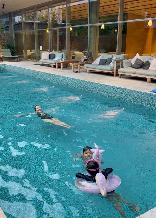 「隈研吾デザイン・宮崎シティホテル宿泊レポ」武智志穂の沖縄でのんびり双子育児 Vol.62 | HugMug