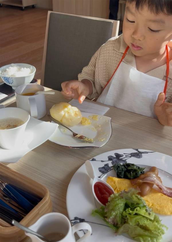 「隈研吾デザイン・宮崎シティホテル宿泊レポ」武智志穂の沖縄でのんびり双子育児 Vol.62 | HugMug