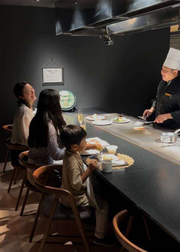 「隈研吾デザイン・宮崎シティホテル宿泊レポ」武智志穂の沖縄でのんびり双子育児 Vol.62 | HugMug