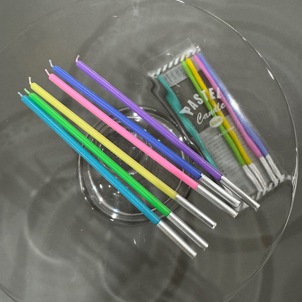 【セリア】のキャンドルがクネクネくるくるに大変身！ お湯だけでできる簡単アレンジ術 | HugMug