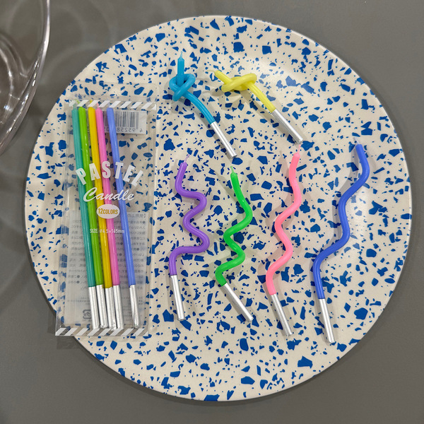 【セリア】のキャンドルがクネクネくるくるに大変身！ お湯だけでできる簡単アレンジ術 | HugMug