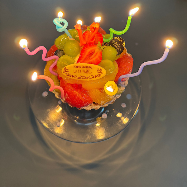 【セリア】のキャンドルがクネクネくるくるに大変身！ お湯だけでできる簡単アレンジ術 | HugMug