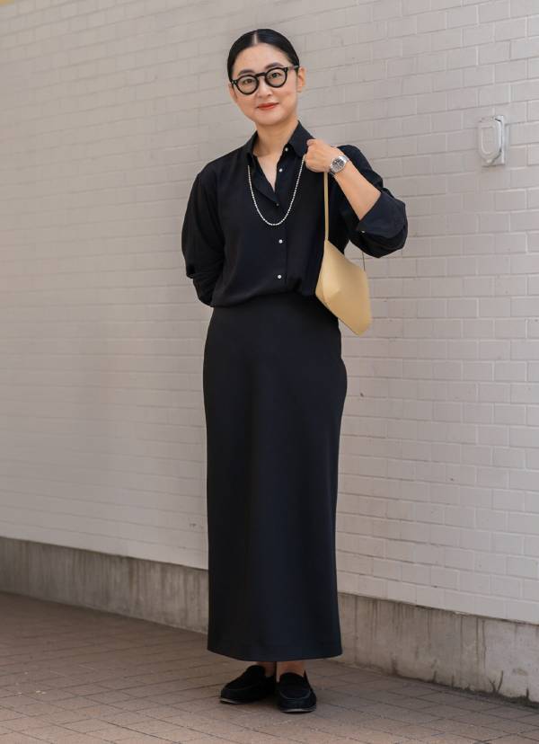 おしゃれを上品に仕上げるモノトーンコーデ！ニットやスウェードで季節感アップ | HugMug