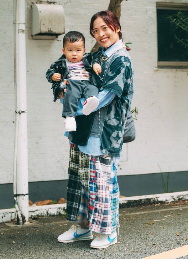チェック×タイダイ染めで秋を満喫！ おしゃれ親子のリンクコーデ | HugMug