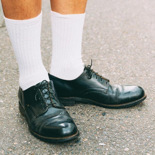 トレンドのヘッドスカーフはこう巻く！コーデを格上げしてくれる小物遣いの秘訣 | HugMug