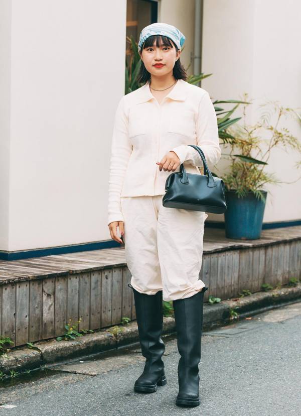 トレンドのヘッドスカーフはこう巻く！コーデを格上げしてくれる小物遣いの秘訣 | HugMug