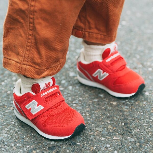 トレンドのヘッドスカーフはこう巻く！コーデを格上げしてくれる小物遣いの秘訣 | HugMug