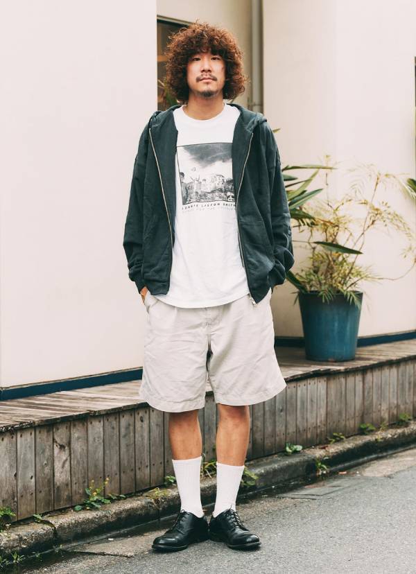 トレンドのヘッドスカーフはこう巻く！コーデを格上げしてくれる小物遣いの秘訣 | HugMug