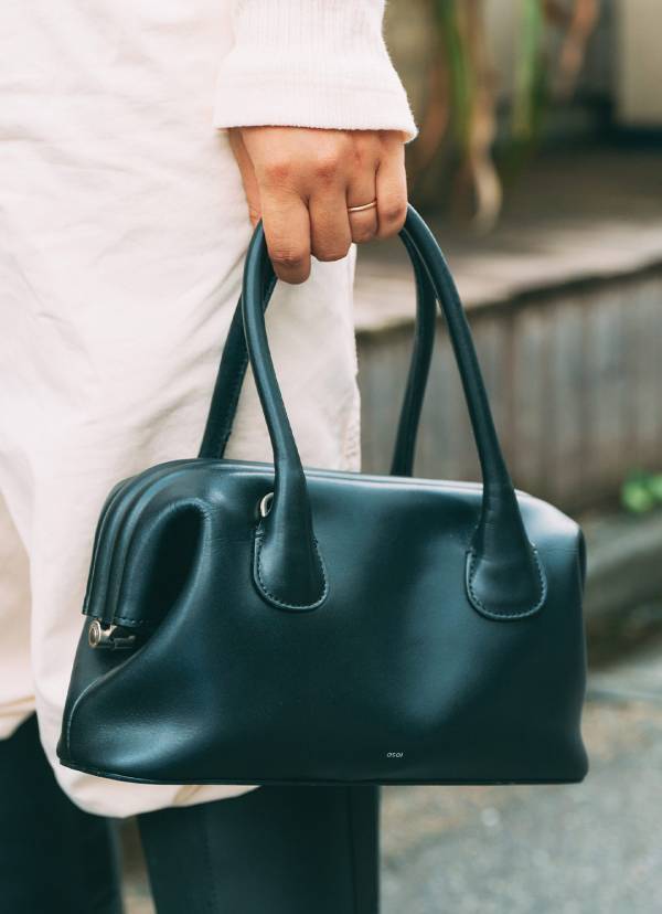 トレンドのヘッドスカーフはこう巻く！コーデを格上げしてくれる小物遣いの秘訣 | HugMug