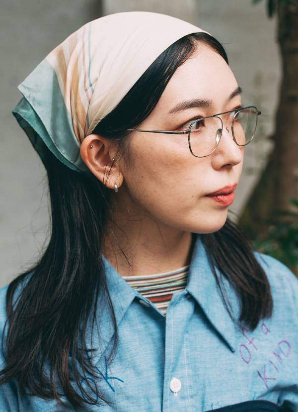 【ユニクロ】のニットがビスチェに変身！ おしゃれママのレイヤードコーデ術 | HugMug