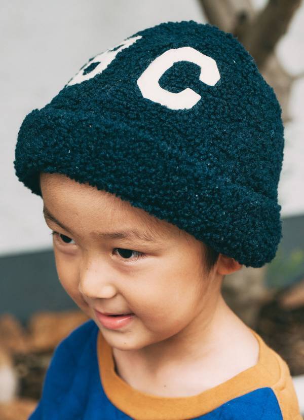 【ユニクロ】のニットがビスチェに変身！ おしゃれママのレイヤードコーデ術 | HugMug