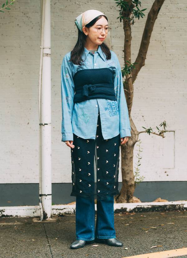 【ユニクロ】のニットがビスチェに変身！ おしゃれママのレイヤードコーデ術 | HugMug