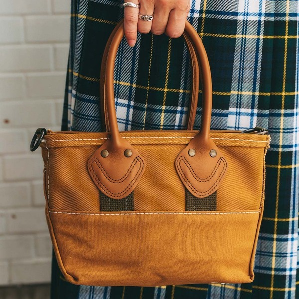 万能スウェットをおしゃれにアップデート！ 秋色であったか親子コーデ | HugMug