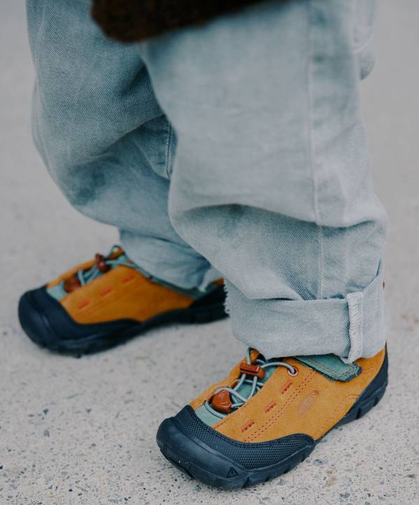 【関西おしゃれキッズスナップ】注目度120％！派手柄スニーカー7選 | HugMug