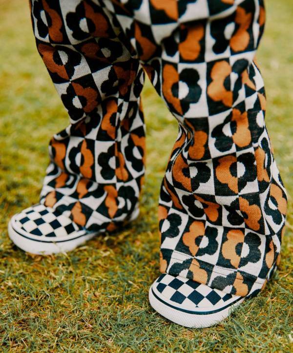 【関西おしゃれキッズスナップ】注目度120％！派手柄スニーカー7選 | HugMug
