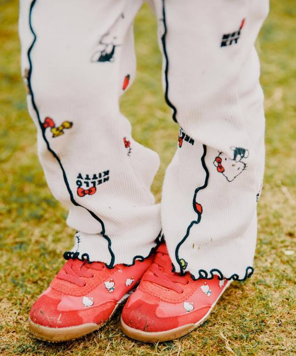 【関西おしゃれキッズスナップ】注目度120％！派手柄スニーカー7選 | HugMug