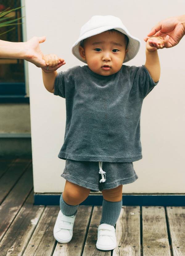 【おしゃれファミリーSNAP】ハイブランドMIXで街へお出かけカジュアルスタイル | HugMug