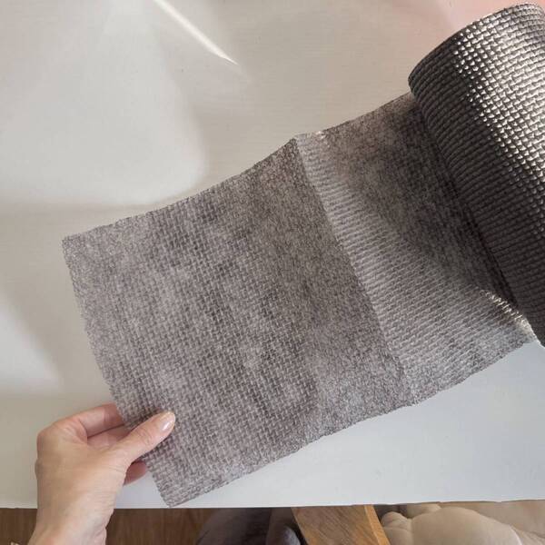 SNSで話題！水だけでシンクがピカピカ【ダイソー】スクラブクロスが魔法レベルに使える | HugMug