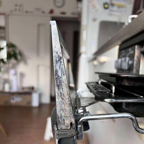 SNSで話題！水だけでシンクがピカピカ【ダイソー】スクラブクロスが魔法レベルに使える | HugMug