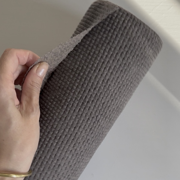 SNSで話題！水だけでシンクがピカピカ【ダイソー】スクラブクロスが魔法レベルに使える | HugMug