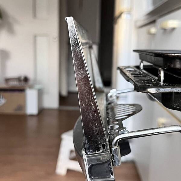 SNSで話題！水だけでシンクがピカピカ【ダイソー】スクラブクロスが魔法レベルに使える | HugMug