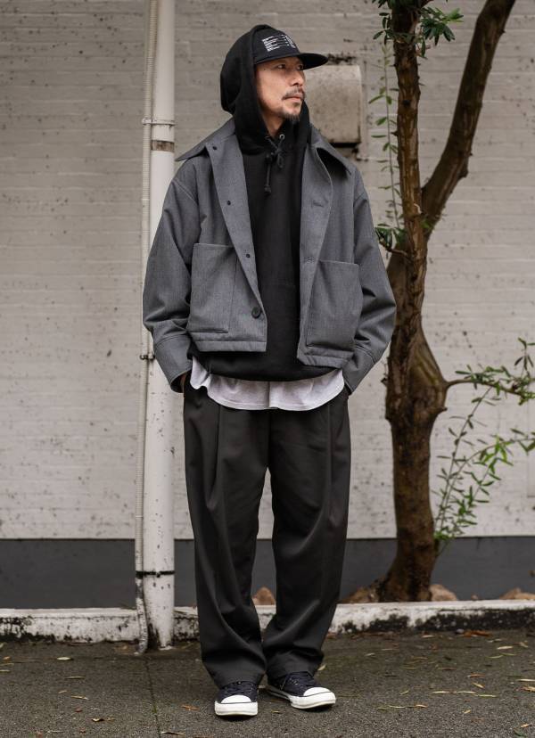 温度調節しやすい【ベスト】のお手本コーデ。ジャケットやシャツをレイヤード | HugMug