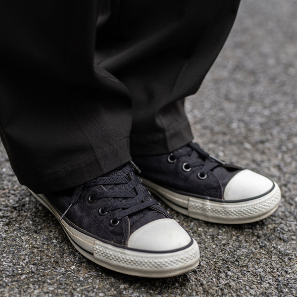 温度調節しやすい【ベスト】のお手本コーデ。ジャケットやシャツをレイヤード | HugMug