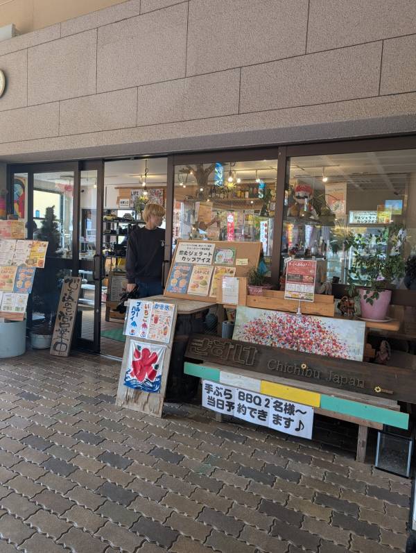 今が紅葉見頃！ぐるりん号で【秩父ミューズパーク】へ。紅葉×遊具×グルメを満喫！ | HugMug