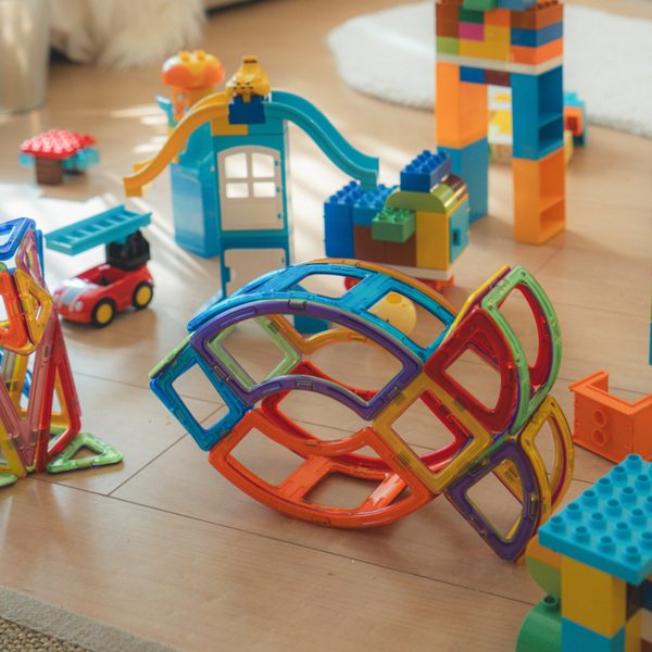 クリスマスプレゼントにおすすめ【3〜4歳】買ってよかったヘビロテ知育玩具4選 | HugMug