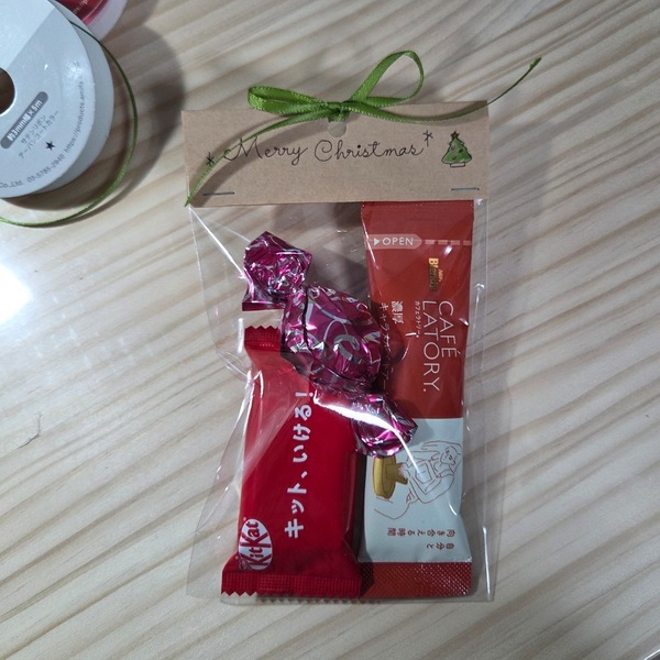 不器用さんでもOK！【100均】アイテムで簡単可愛いクリスマスラッピング | HugMug