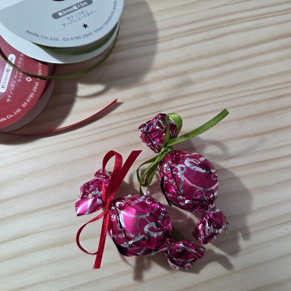 不器用さんでもOK！【100均】アイテムで簡単可愛いクリスマスラッピング | HugMug