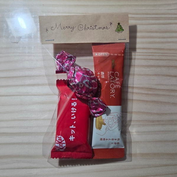 不器用さんでもOK！【100均】アイテムで簡単可愛いクリスマスラッピング | HugMug