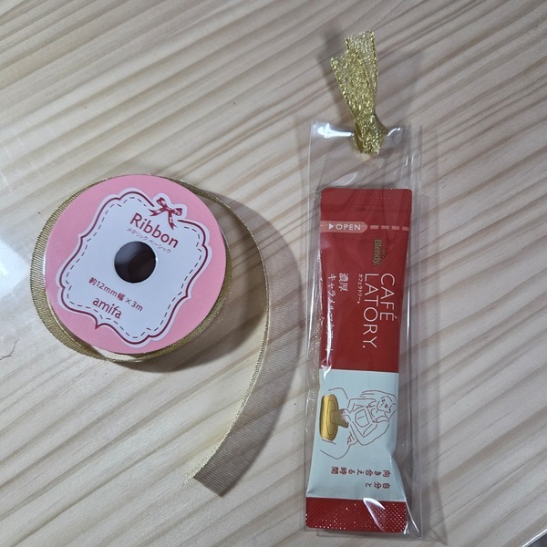 不器用さんでもOK！【100均】アイテムで簡単可愛いクリスマスラッピング | HugMug