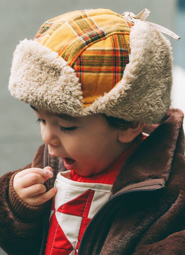 ヴィンテージのミディ丈コートがめちゃかわ！赤をシェアしたファミリーコーデ | HugMug