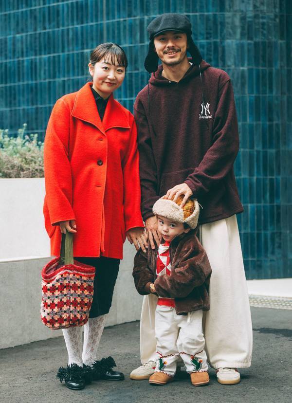 ヴィンテージのミディ丈コートがめちゃかわ！赤をシェアしたファミリーコーデ | HugMug