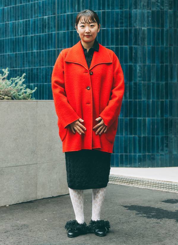 ヴィンテージのミディ丈コートがめちゃかわ！赤をシェアしたファミリーコーデ | HugMug