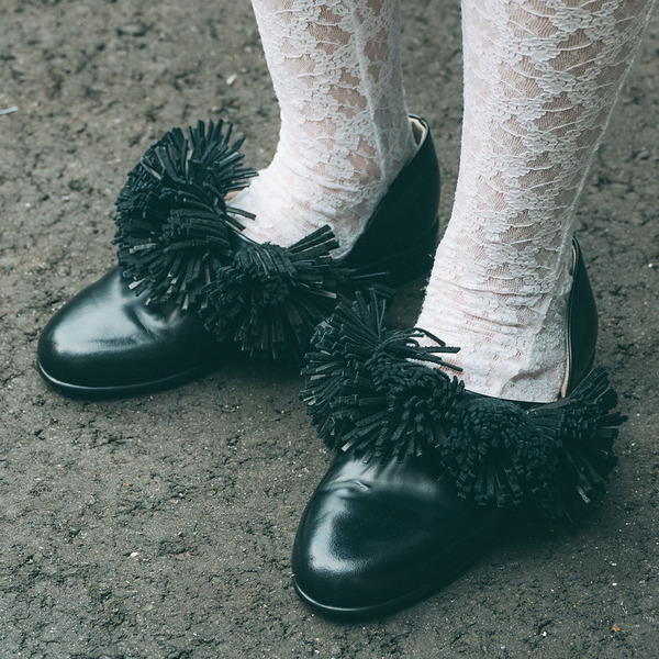 ヴィンテージのミディ丈コートがめちゃかわ！赤をシェアしたファミリーコーデ | HugMug